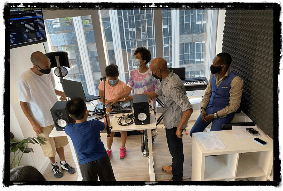 Clase grupal de DJ